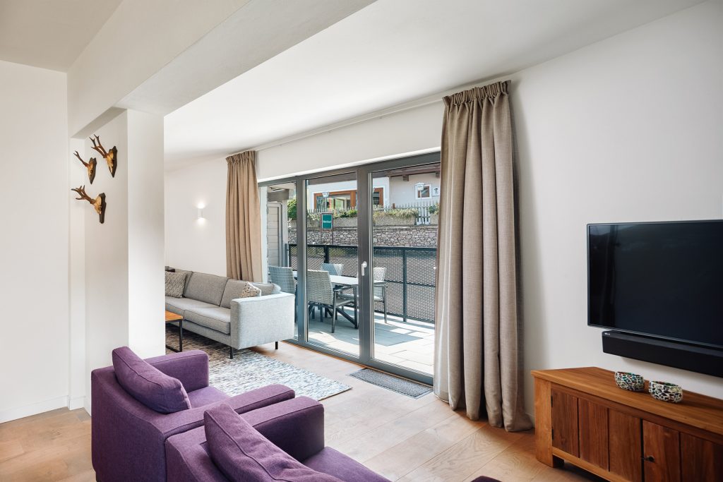 Die Fotos dürfen ausschließlich für PR- und Marketingmaßnahmen des Hotels Residenz Drachenstein, Niederau, Österreich verwendet werden. 
Jegliche Nutzung Dritter (durch Verkauf oder Weitergabe) ist mit dem Bildautor, Michael Huber | www.huber-fotografie.at, gesondert zu vereinbaren.


Copyright aller Aufnahmen:

Michael Huber

5730 Mittersill. Hallenbadstraße 4

www.huber-fotografie.at

0664 / 250 86 32