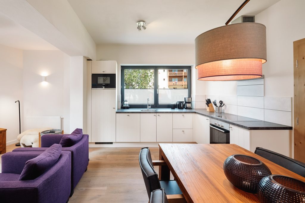 Die Fotos dürfen ausschließlich für PR- und Marketingmaßnahmen des Hotels Residenz Drachenstein, Niederau, Österreich verwendet werden. 
Jegliche Nutzung Dritter (durch Verkauf oder Weitergabe) ist mit dem Bildautor, Michael Huber | www.huber-fotografie.at, gesondert zu vereinbaren.


Copyright aller Aufnahmen:

Michael Huber

5730 Mittersill. Hallenbadstraße 4

www.huber-fotografie.at

0664 / 250 86 32