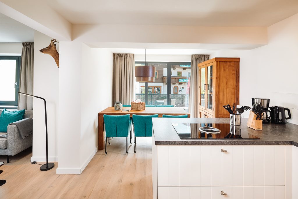 Die Fotos dürfen ausschließlich für PR- und Marketingmaßnahmen des Hotels Residenz Drachenstein, Niederau, Österreich verwendet werden. 
Jegliche Nutzung Dritter (durch Verkauf oder Weitergabe) ist mit dem Bildautor, Michael Huber | www.huber-fotografie.at, gesondert zu vereinbaren.


Copyright aller Aufnahmen:

Michael Huber

5730 Mittersill. Hallenbadstraße 4

www.huber-fotografie.at

0664 / 250 86 32