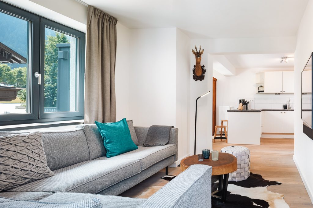 Die Fotos dürfen ausschließlich für PR- und Marketingmaßnahmen des Hotels Residenz Drachenstein, Niederau, Österreich verwendet werden. 
Jegliche Nutzung Dritter (durch Verkauf oder Weitergabe) ist mit dem Bildautor, Michael Huber | www.huber-fotografie.at, gesondert zu vereinbaren.


Copyright aller Aufnahmen:

Michael Huber

5730 Mittersill. Hallenbadstraße 4

www.huber-fotografie.at

0664 / 250 86 32