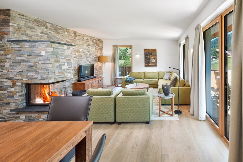 Die Fotos dürfen ausschließlich für PR- und Marketingmaßnahmen des Hotels Residenz Drachenstein, Niederau, Österreich verwendet werden. 
Jegliche Nutzung Dritter (durch Verkauf oder Weitergabe) ist mit dem Bildautor, Michael Huber | www.huber-fotografie.at, gesondert zu vereinbaren.


Copyright aller Aufnahmen:

Michael Huber

5730 Mittersill. Hallenbadstraße 4

www.huber-fotografie.at

0664 / 250 86 32